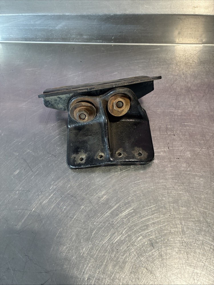 FREIGHTLINER BRACKET - UPPER EXHAUST SUPPORT, CAB MOUNTED, RH