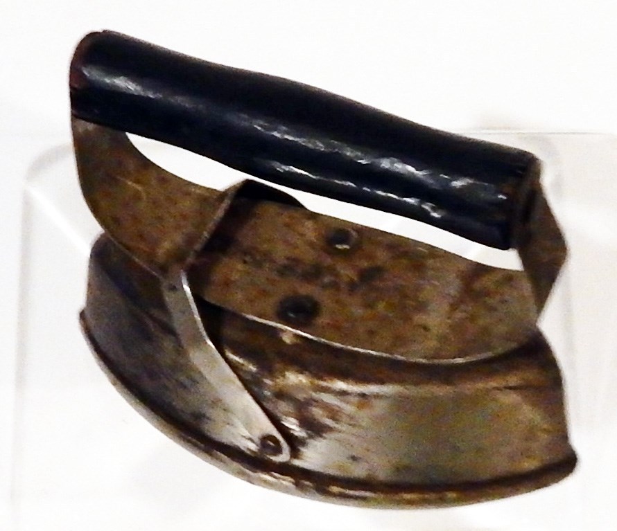 Small 3.5" Antique Sad Iron