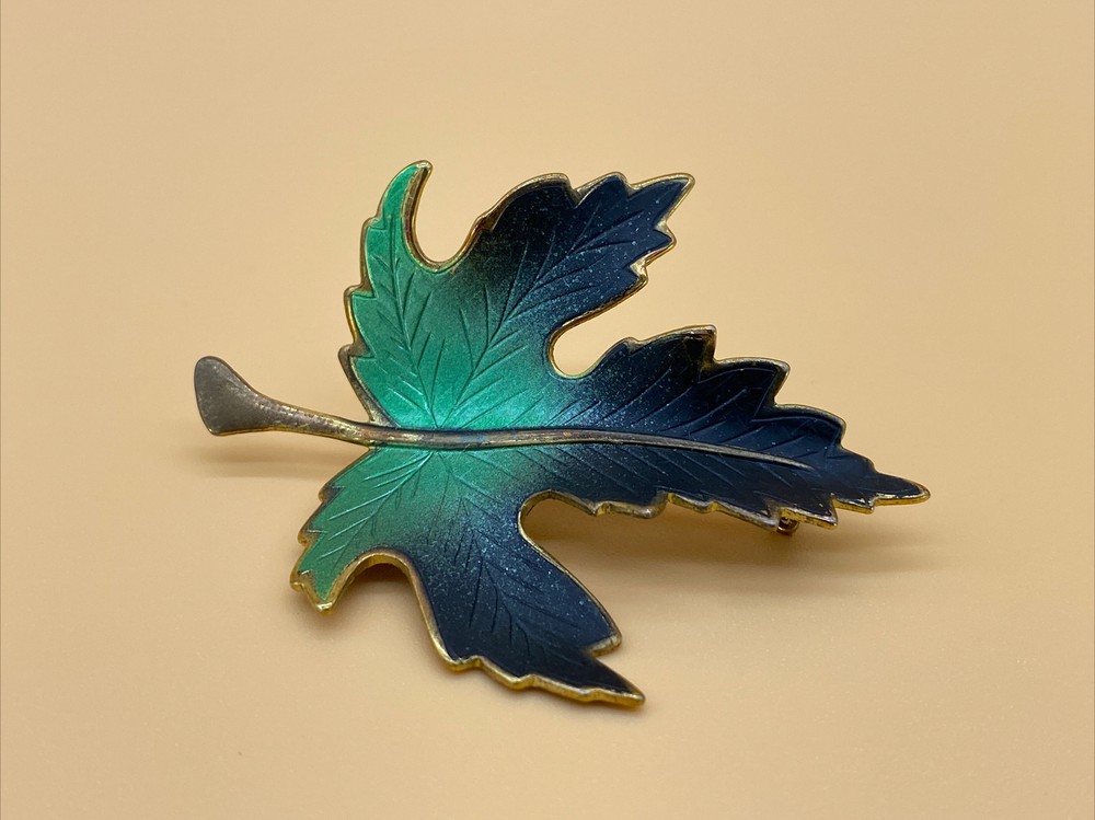 vintage brooch pin back unsigned collectors