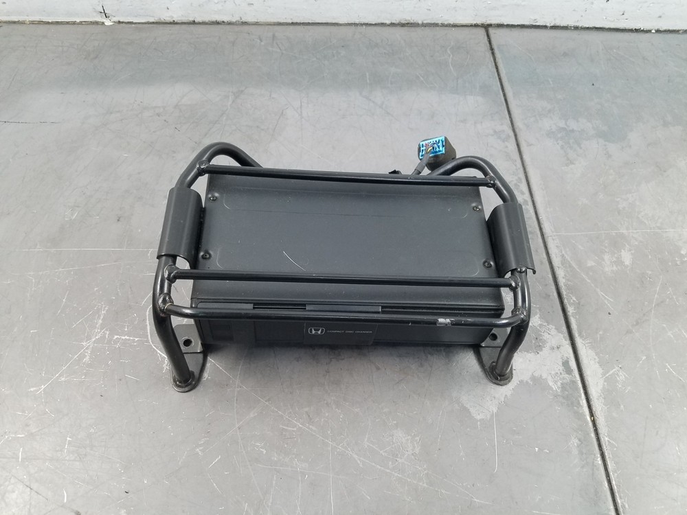 2003 Honda S2000 AP1 CD Changer #1411 E6