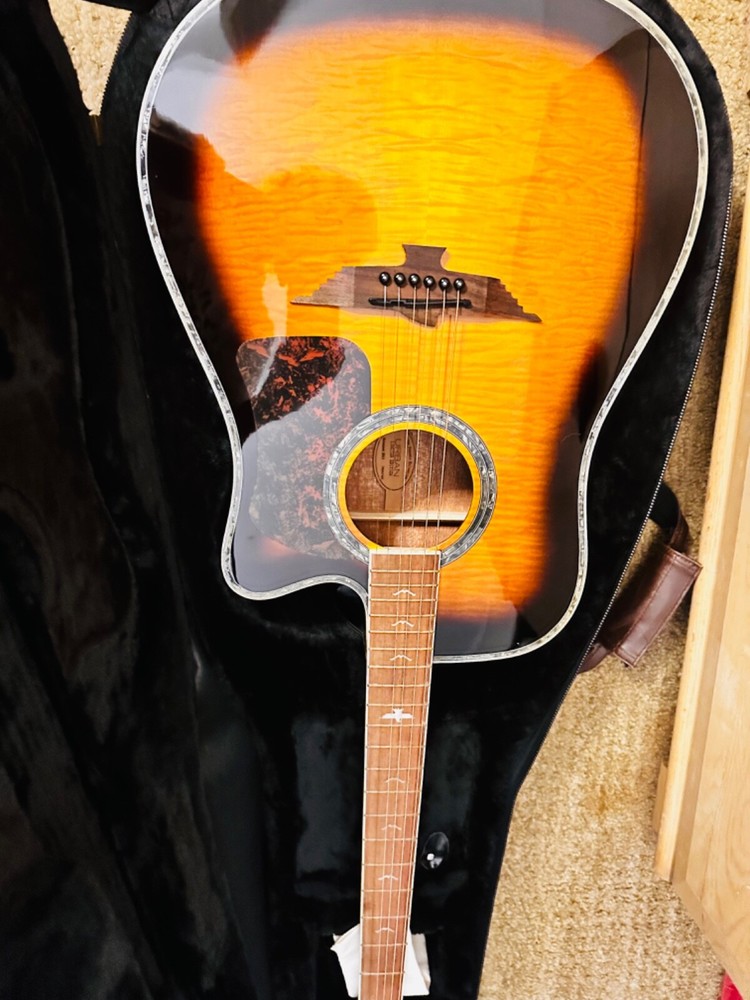 Keith Urban Phoenix Collection Guitar with Amplifier