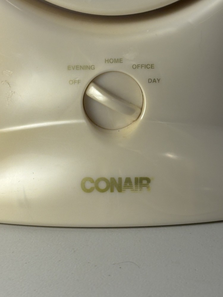 CONAIR Lighted Dual-Sided Vanity Mirror Model BE36 with 4 Light Settings