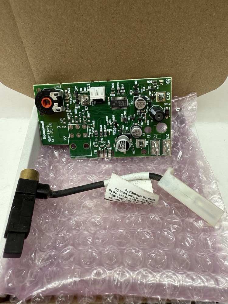 Honeywell WV8840A1007 Water Tank Gas Valve Circuit Board W Igniter
