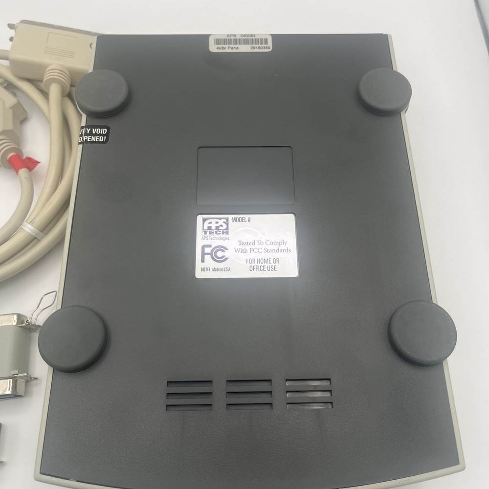 CD-R APS TECHNOLOGIES 106747 (4X Write) w/ Some Cables and Accessories.