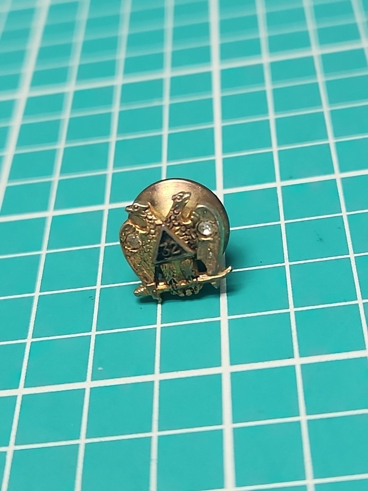Vtg Freemason Masonic Scottish Rite Tiny Double Eagle Gold Tone Lapel Pin