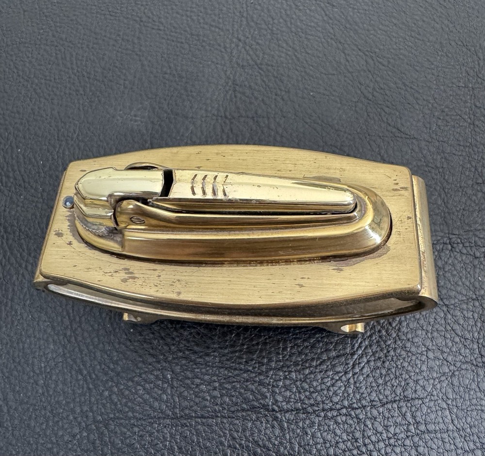 Vintage Ronson Varaflame Table Lighter.