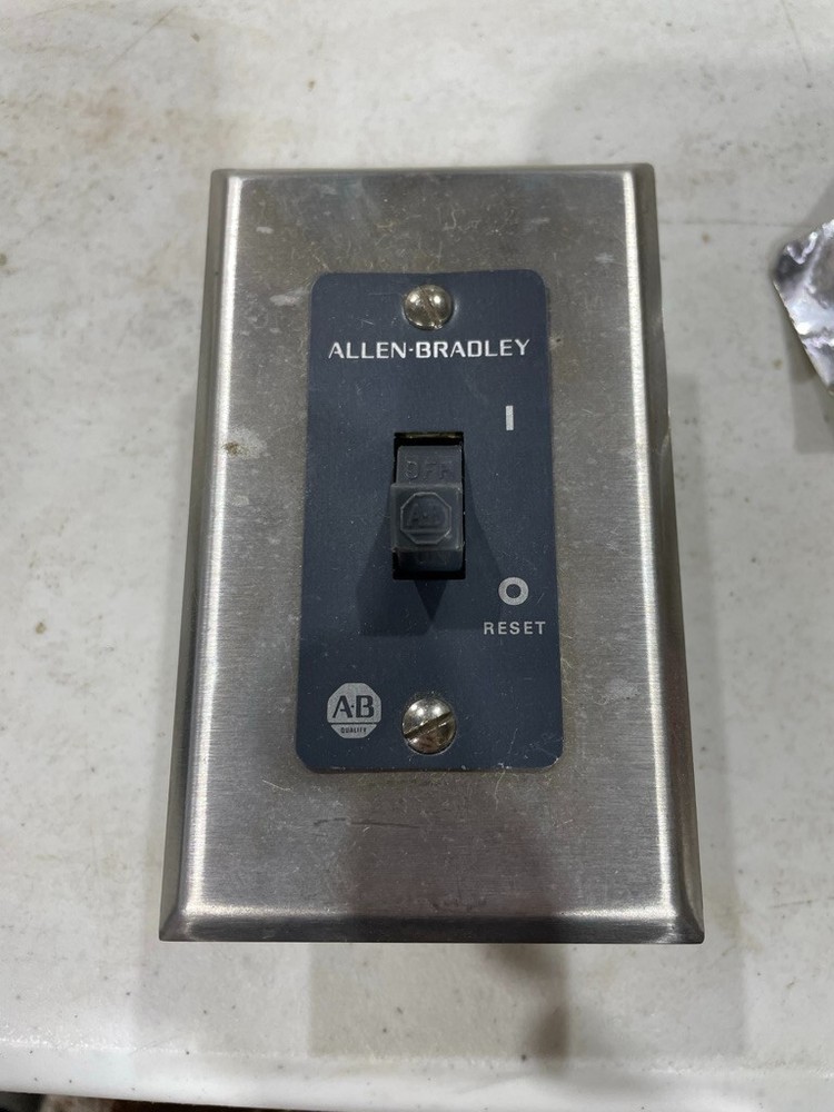 ALLEN BRADLEY ON/OFF SWITCH  B128