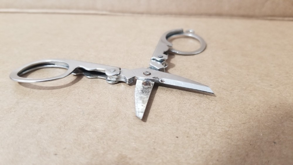 Vintage Collapsible Small Folding Scissors , VGC