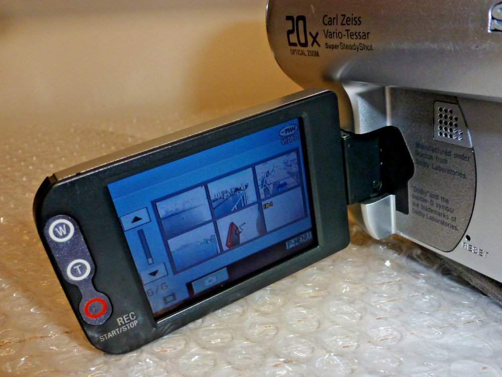 Sony DCR-DVD92E Handycam Bundle