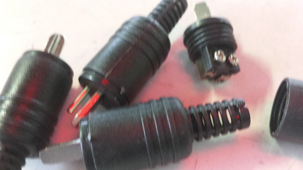 SPEAKER PLUG screwable 6 pieces 1431