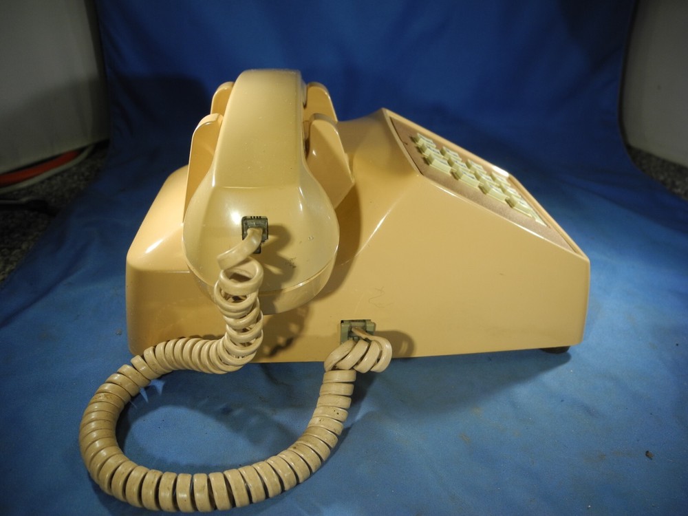 Radio Shack Beige Table Phone Push button - Very nice!