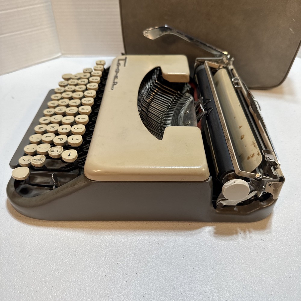 Typewriter Tower Chieftain III Beige Sears Model 871.1000 w/ Case