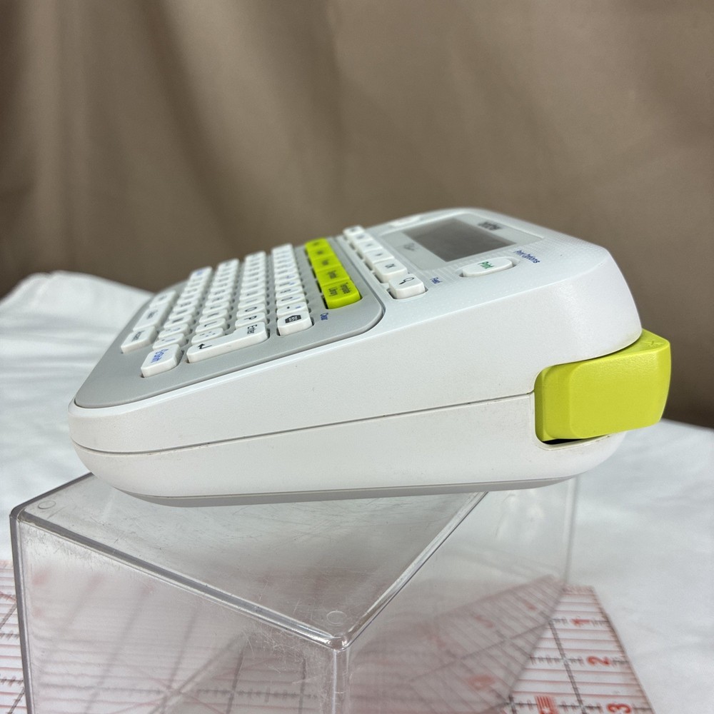 Brother P-Touch PT-D210 Handheld Label Maker Compact White - Tested & Working