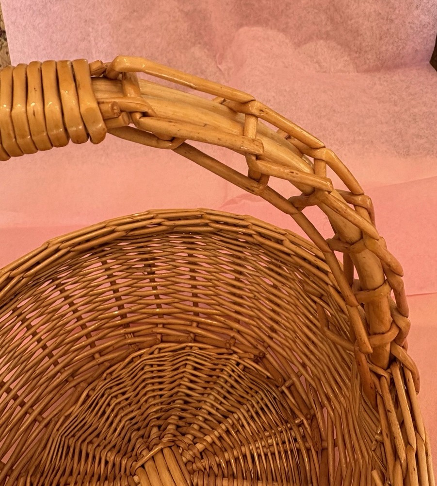 Vintage All Purpose Brown Wicker / Rattan Basket Gift Easter Bread Decorative