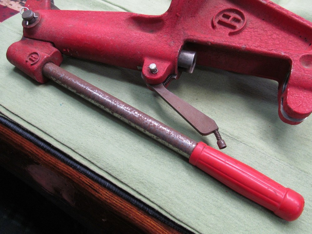 CH Single Stage Reloading Press with Priming Arm - Uses Standard 7/8" Dies