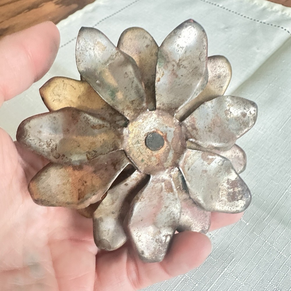 Vintage Rustic Metal Flower Decor