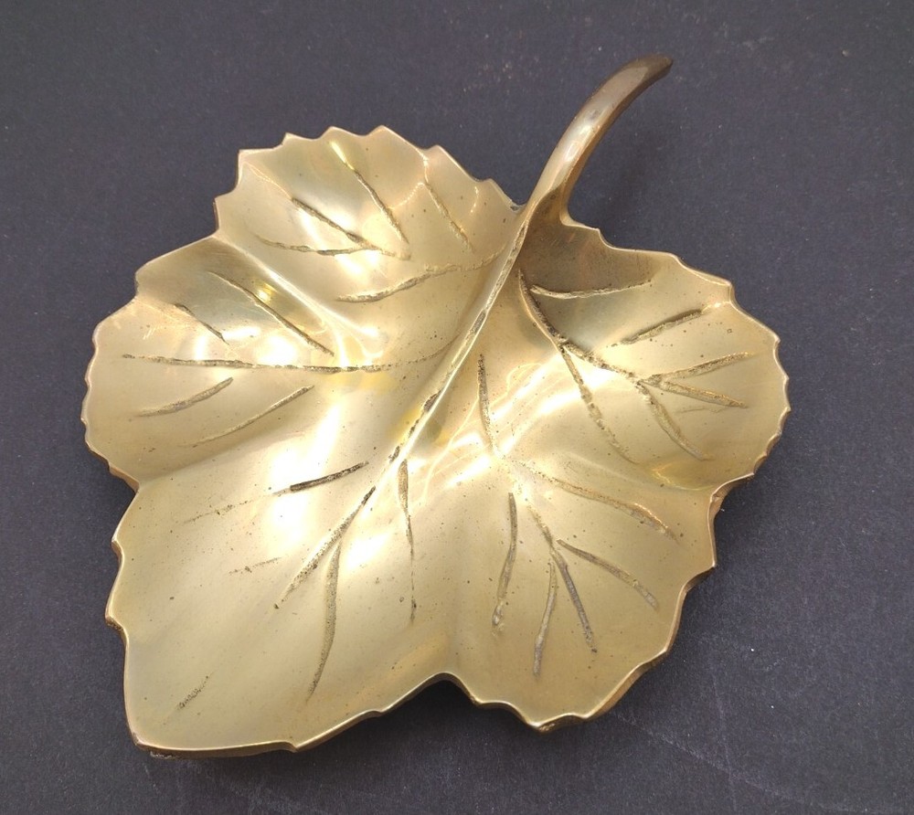 Vtg 97Handcrafted Solid Brass LEAF Serving Dish Made in India in original Box!
