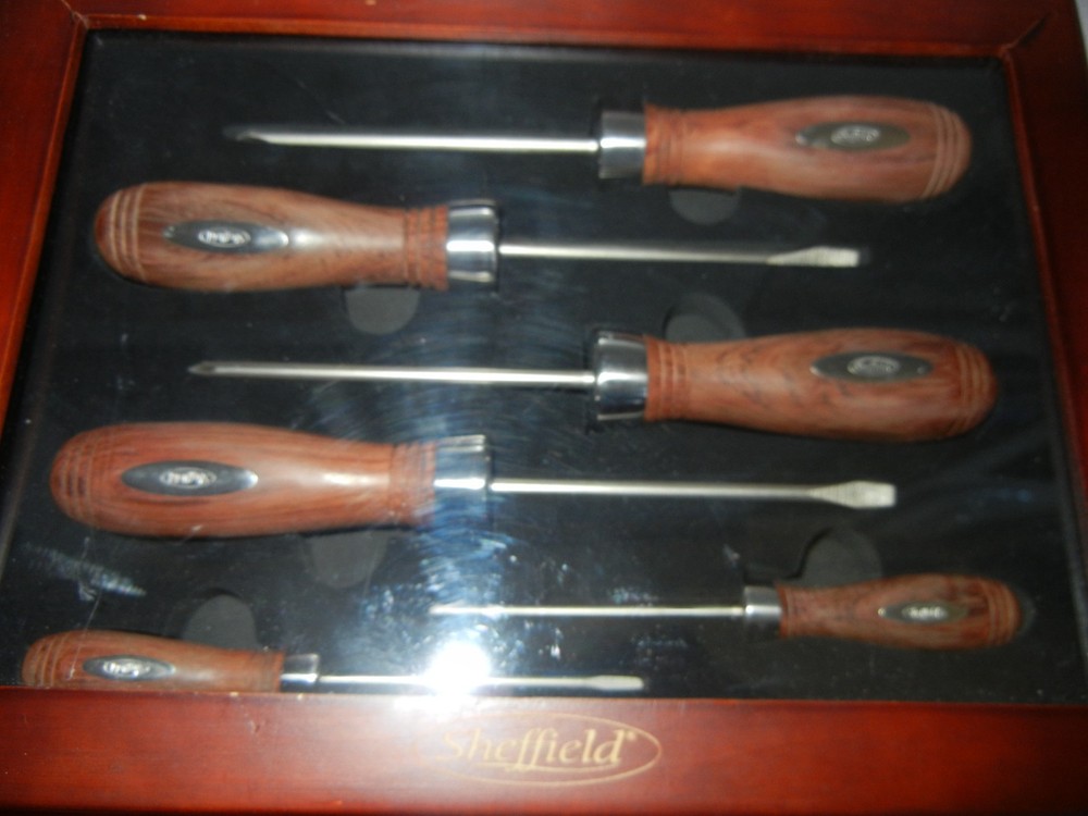 Sheffield Wood Handle Screw Driver Set New.