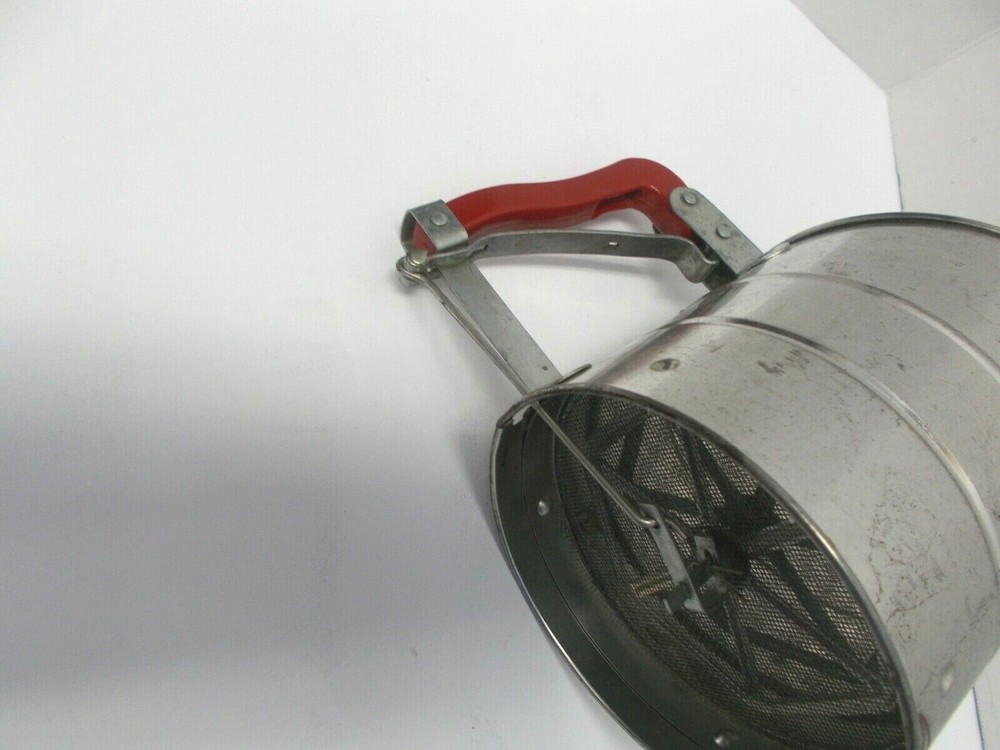 VTG BROMWELL'S Super Fine 2 Screen Red Squeeze Handle Sifter