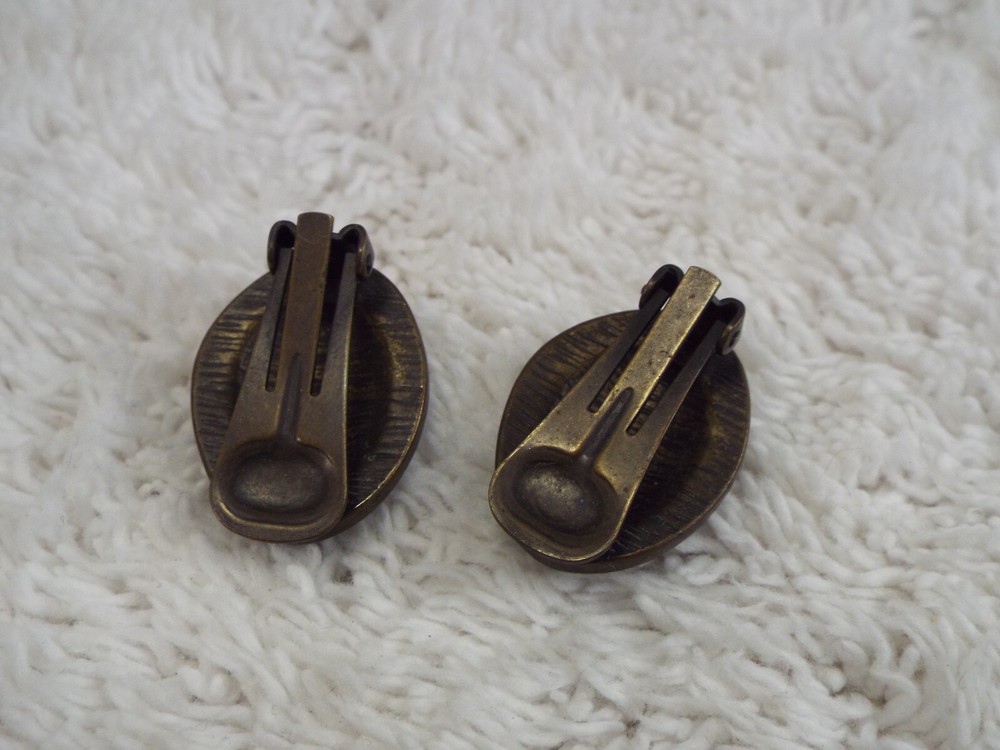 Brasstone Black Button Clip-on Earrings (D40)