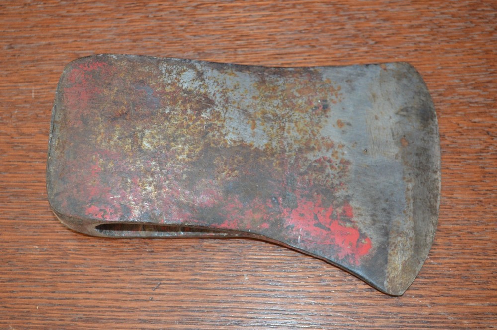 VINTAGE SINGLE BIT AXE HEAD w/RIBBED EYE (TRUE TEMPER)- LOGGING CAMP BUSHCRAFT-E