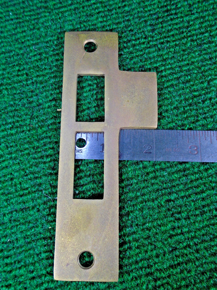 BRASS 5 1/2" ENTRY LOCK STRIKEPLATE - REVERSIBLE (33128)