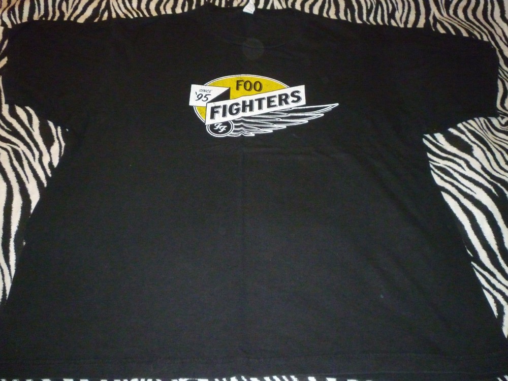 Foo Fighters Shirt ( Used Size L ) Nice Condition!!!