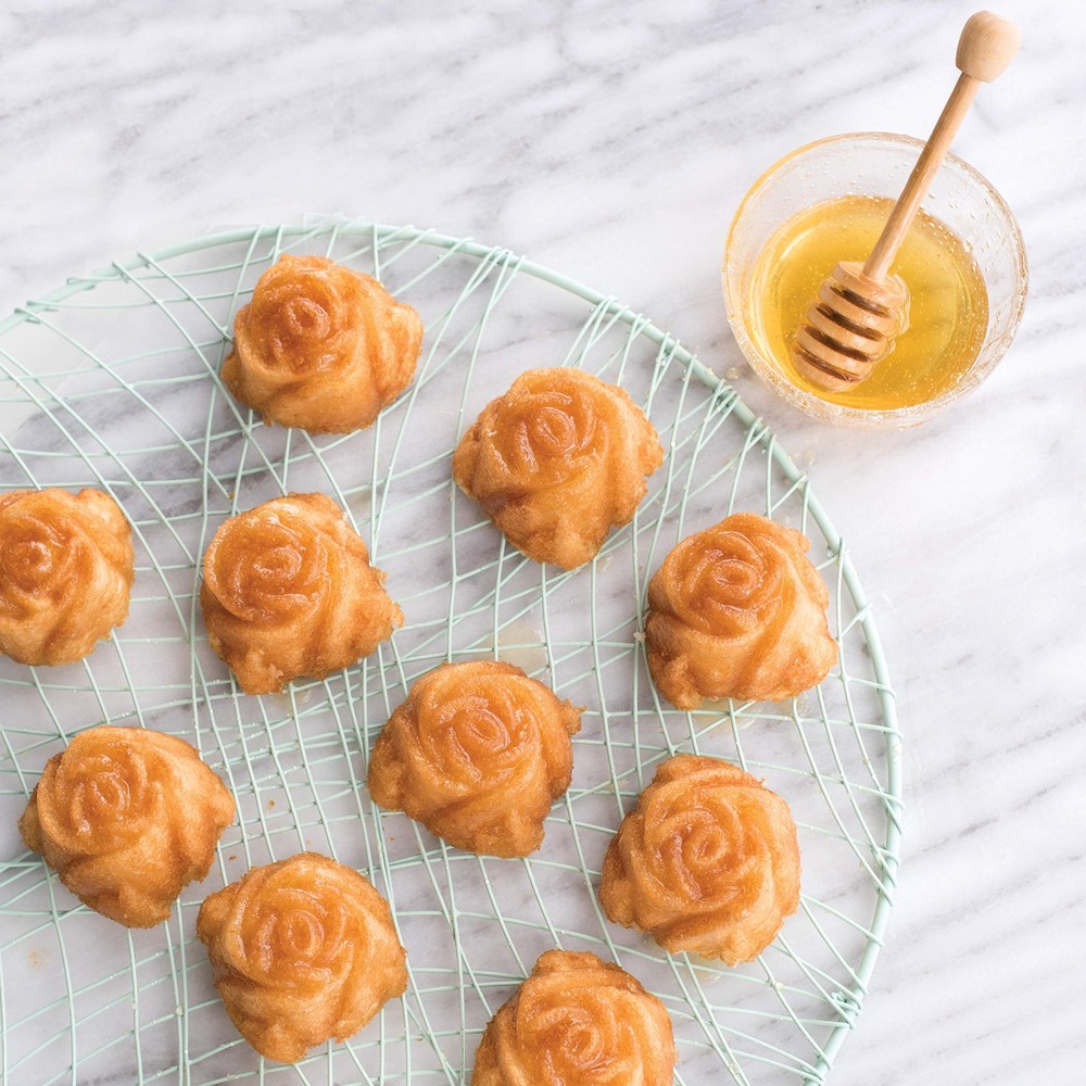 Rosebud Cakelet 2.25 Cup Capacity Toffee