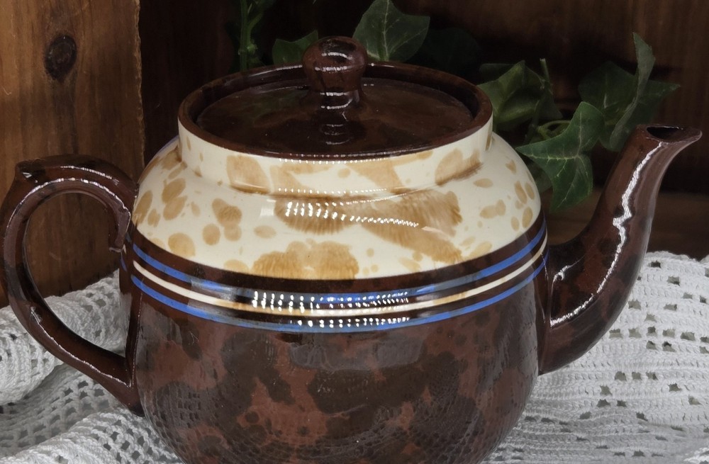 ceramic tea pot w/ summer barn(25128) hand painted