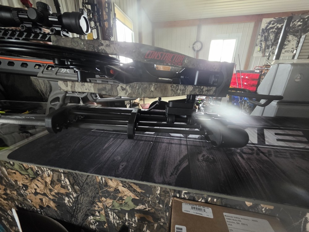 Bear x Constrictor Pro Crossbow Kit Grey/True Timber Strata