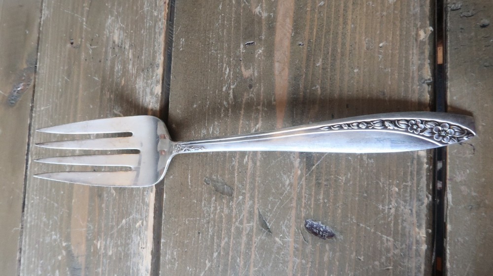 Vintage STARLIGHT by Wm Rogers 8.75" Cold Meat Fork