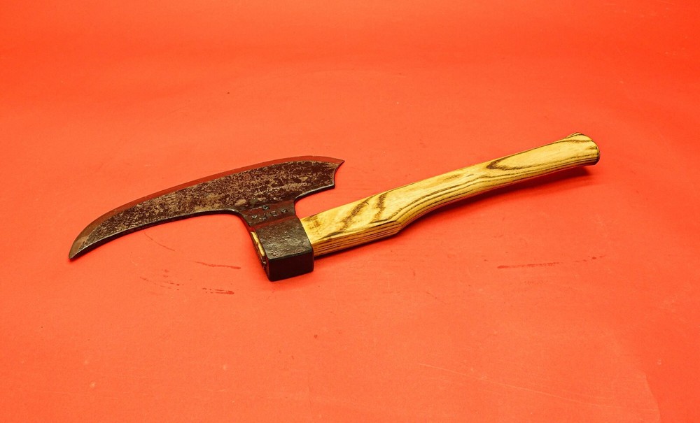 3,31 lbs goosewing bearded broad hatchet