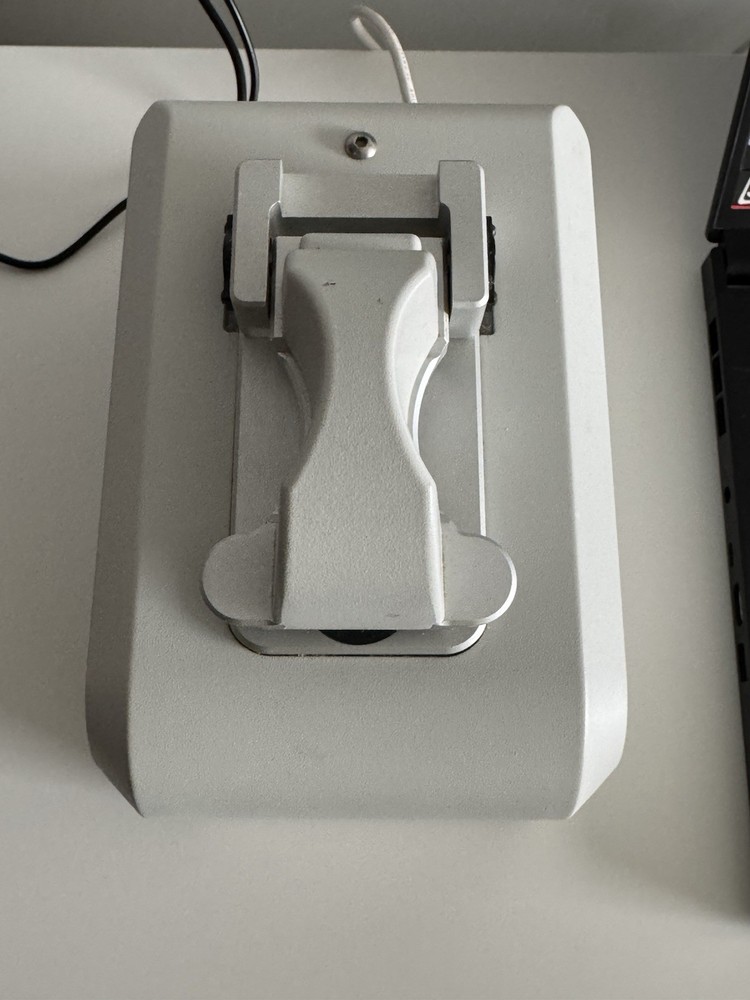 Thermo Scientific NanoDrop 2000 Spectrophotometer.