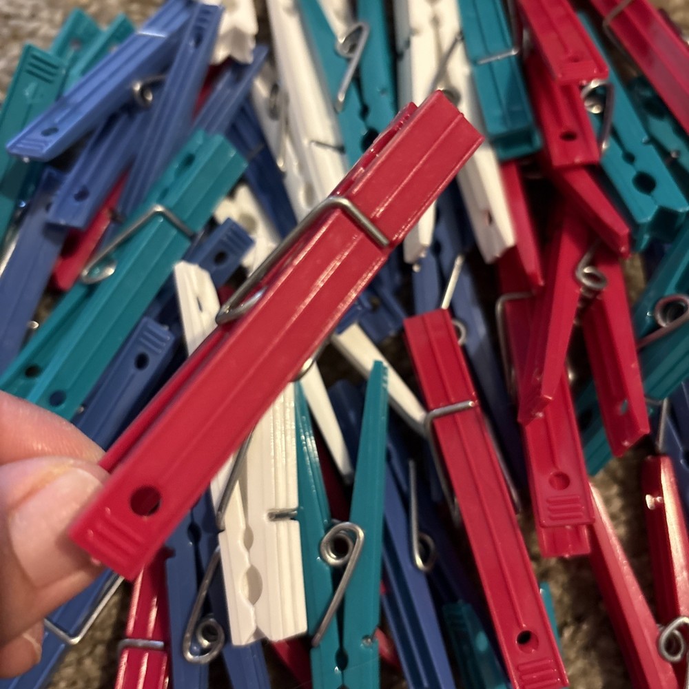 Plastic Cloths Pins Bag Full 45+ Red White Blue