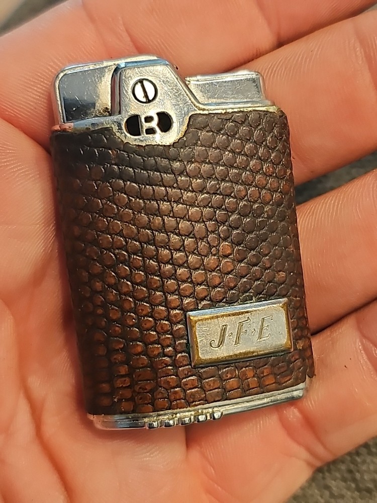 1954 Vintage Ronson CAPRI Lighter Crocodile Leather Pattern Engraved JFE