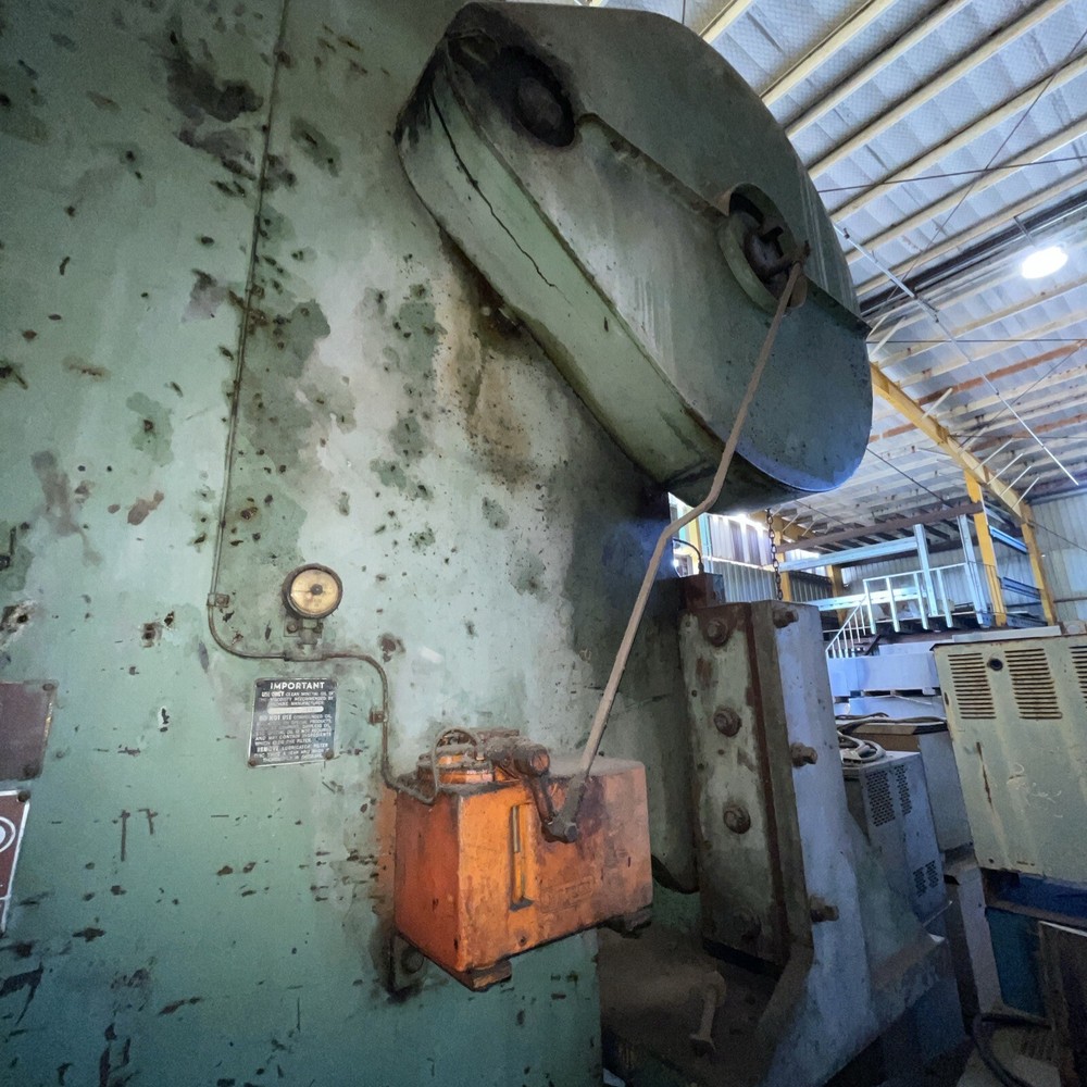 Chicago Punch Press 8ft X 2ft Bed￼90 Ton