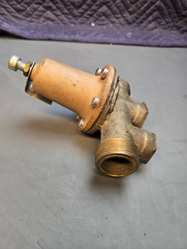 Watts water pressure Regulator 25AUB 3/4" Union connection on one end