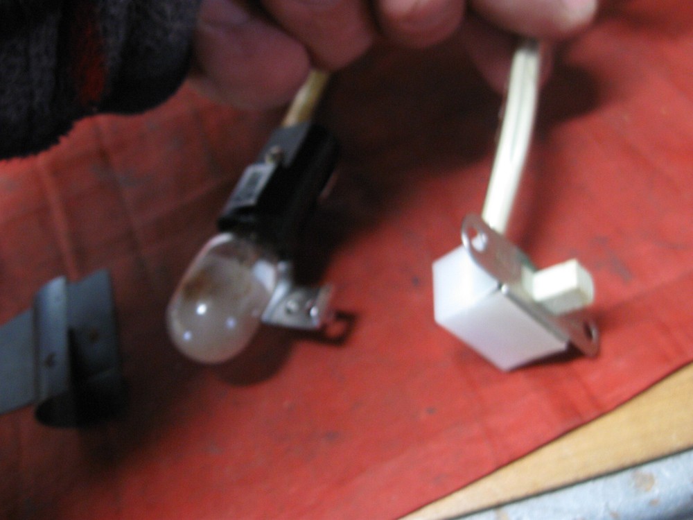 Singer 680U Sewing Machine Light Lamp Socket VINTAGE