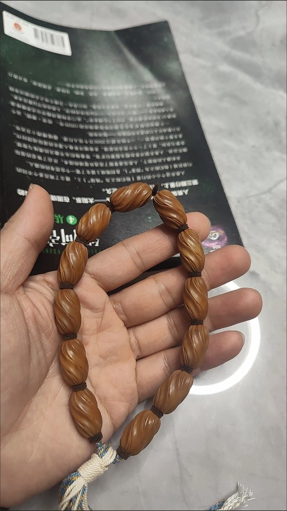 Olive Kernel Carved Bracelet Twist Pattern Handheld Wristband Gift
