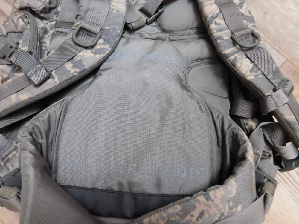 CAMELBAK MAXIMUM GEAR ABU HYDRATION BACKPACK w/ 3L BLADDER