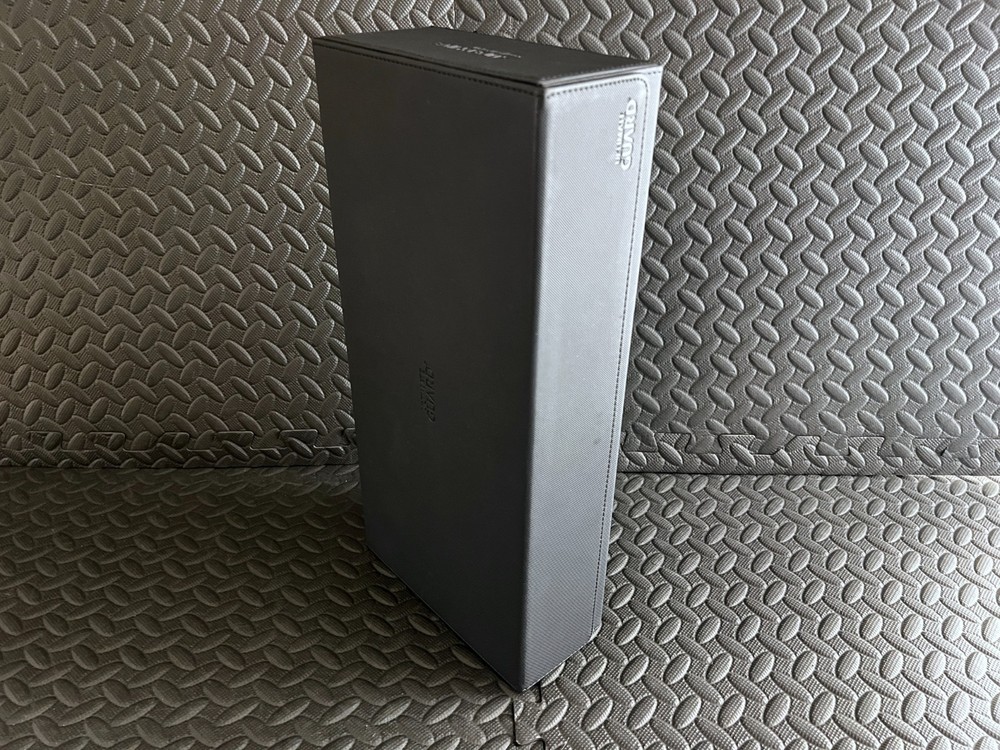 Ultimate Guard Black Superhive 550+ Deck Case