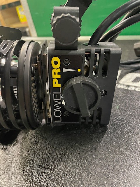 Lowel Pro Light with 1/2 Barn Doors needs bulb