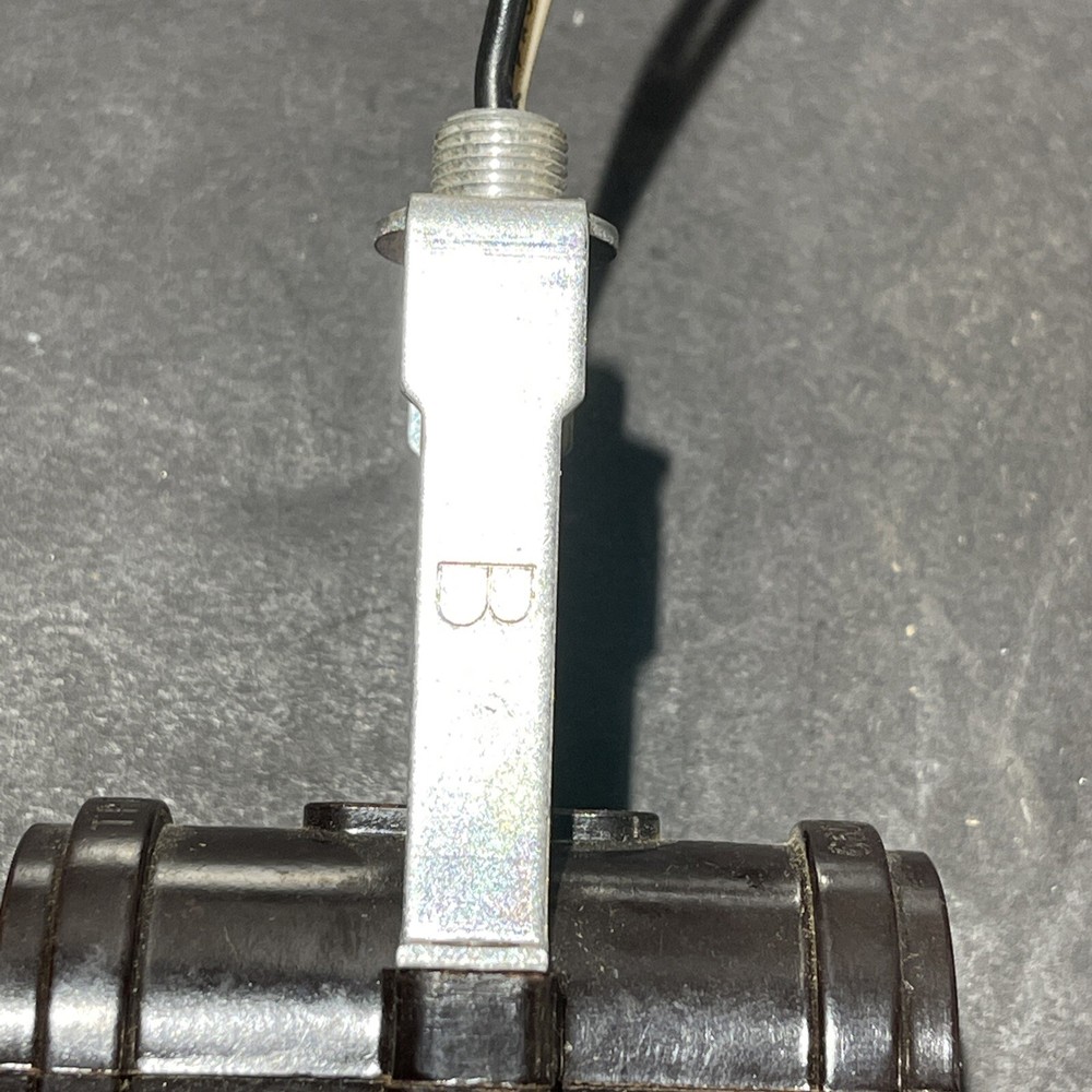 Triboro 2-Light Socket Cluster Pull Chain Lampholder 660W 125/250V