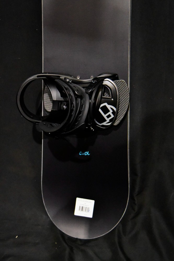 NEW EVOL LOGO SNOWBOARD SIZE 154 CM WITH CHAMONIX LARGE BINDINGS