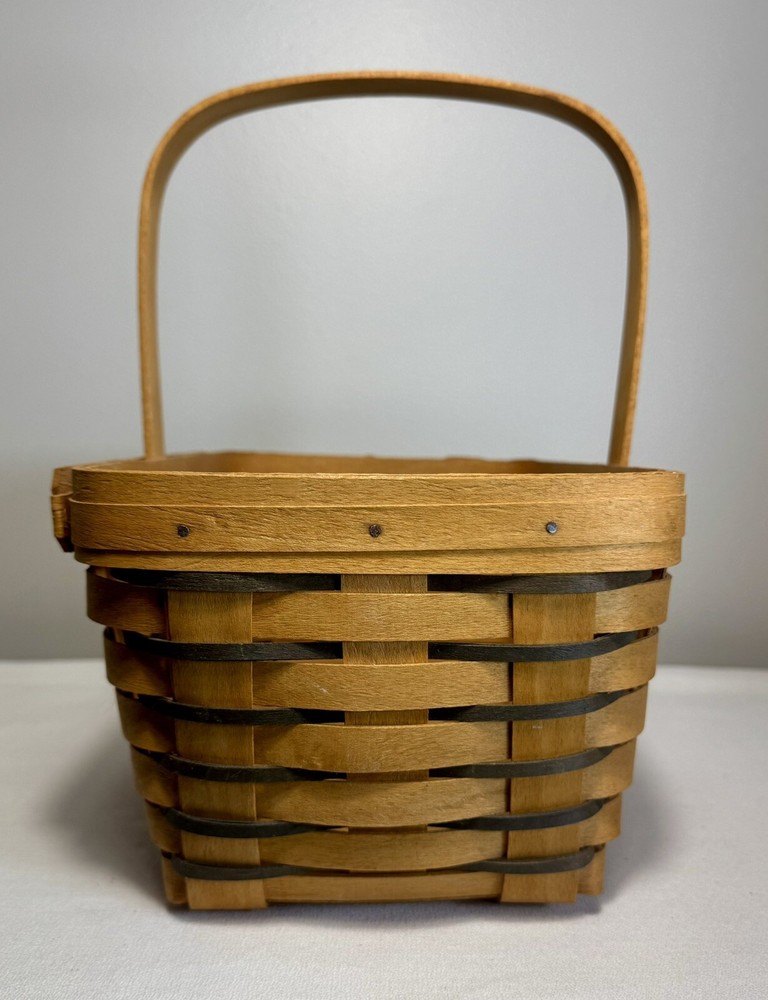 1995 Longaberger Heartland Basket with handle Medium