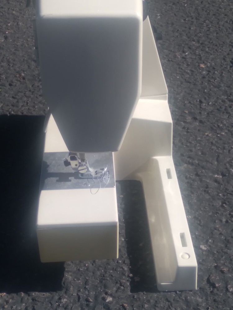 Montgomery Ward Sewing Machine UHT J2000