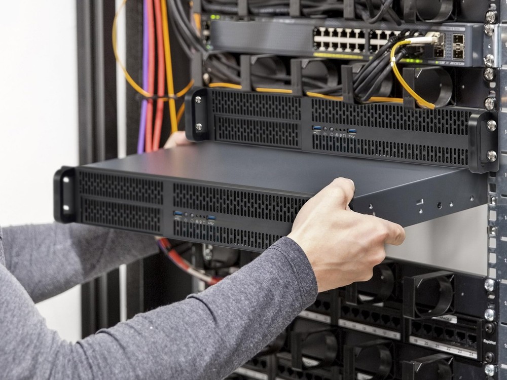 2U Server Chassis Rackmount Case | 4 3.5"/2.5" HDD, 1 5.25" Device | Micro-AT...