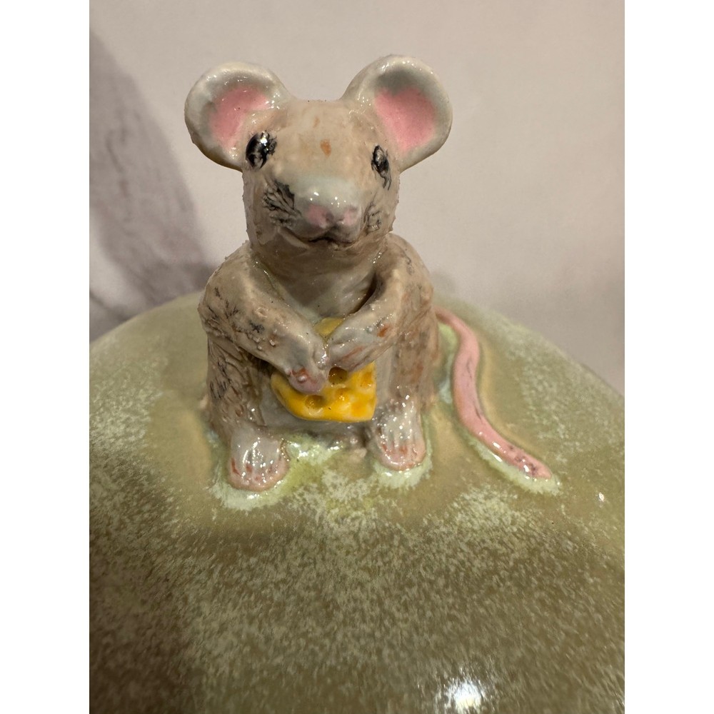 Cheese mouse dome - ceramic pottery - not signed - no bottom