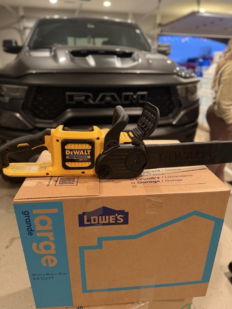 DeWALT FLEXVOLT DCCS670B 60V MAX Cordless Chainsaw (Tool Only)