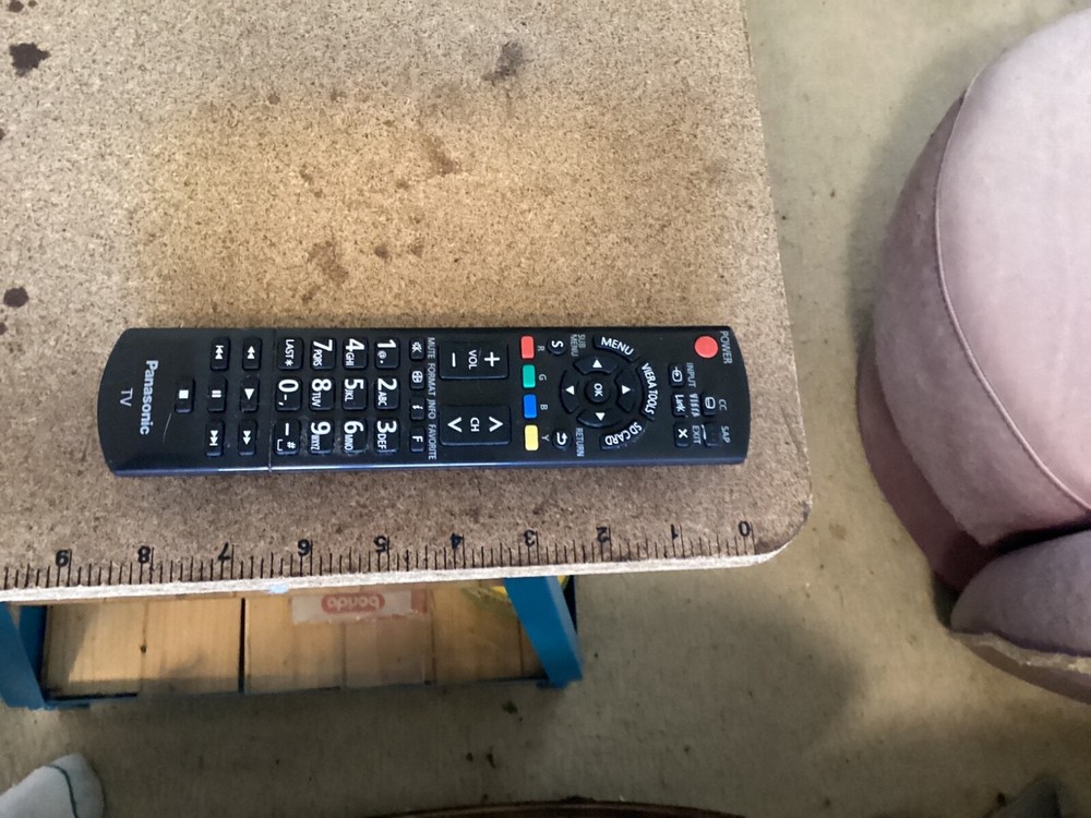 Panasonic TV remote control N2QAYB/000570